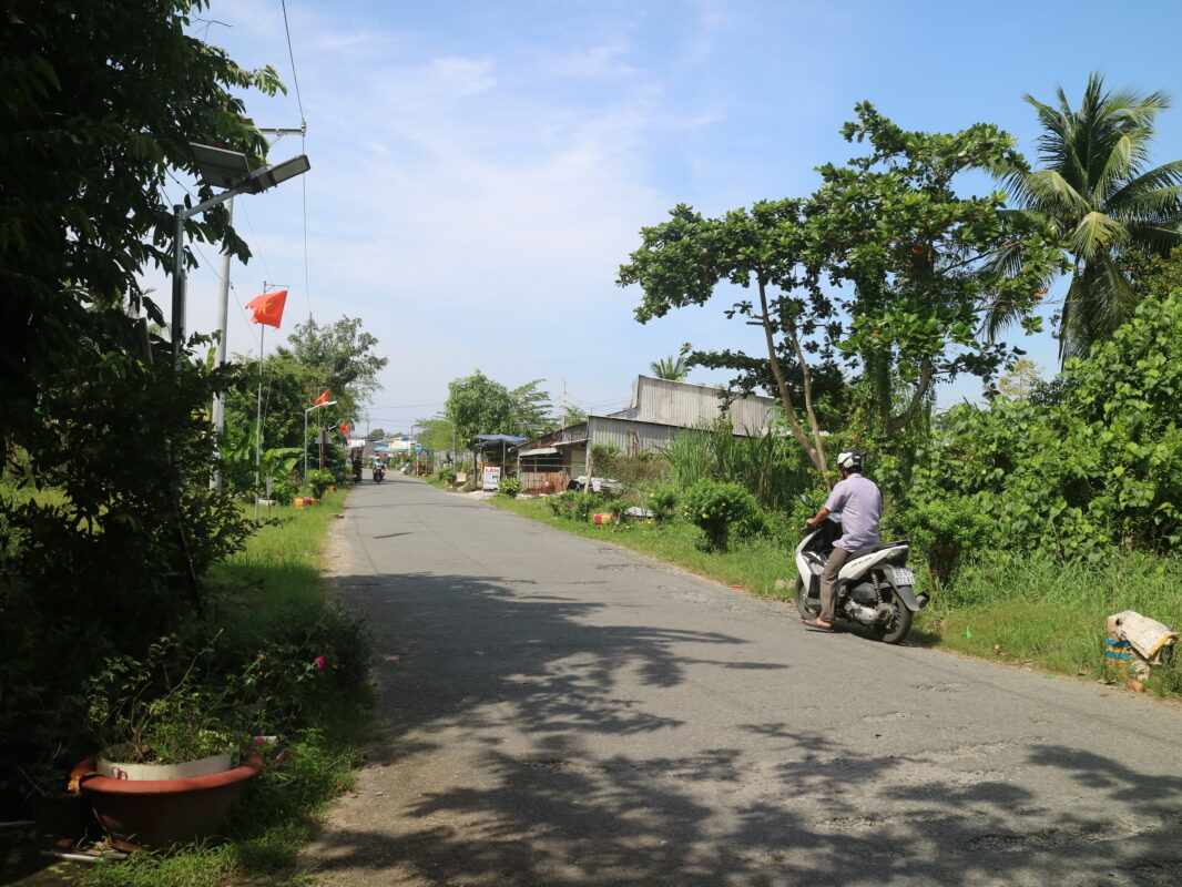 CiTiPOWER khảo sát tuyến đường nông thôn mới cần lắp đèn NLMT