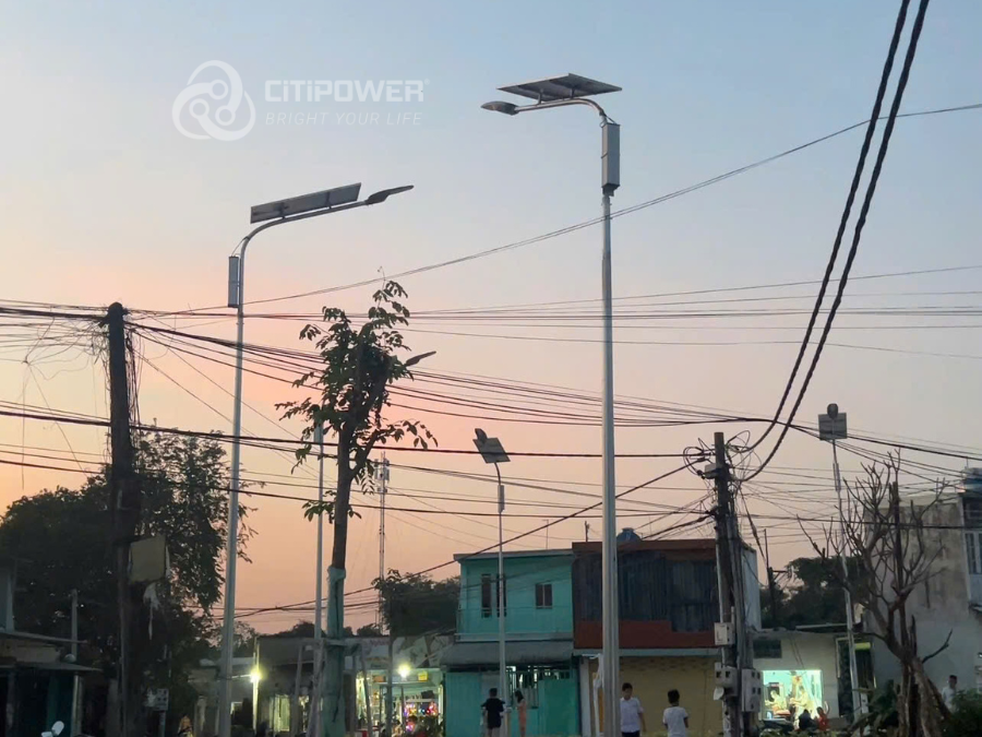(Ảnh: đèn LED chiếu sáng hoa viên Thạnh Bình)