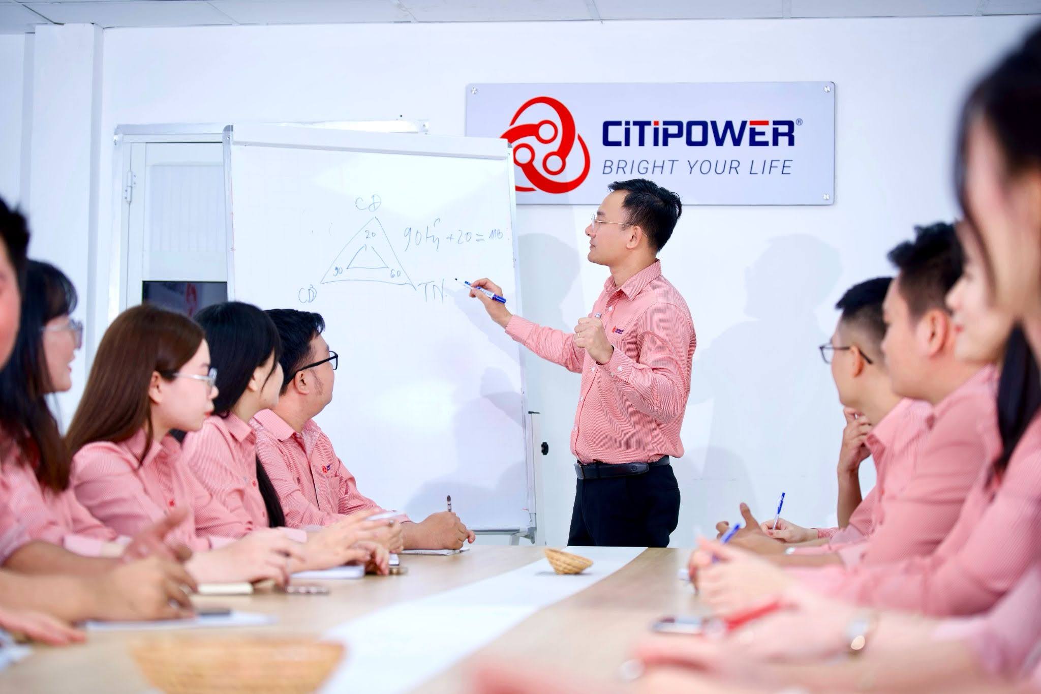 Đội ngũ CiTiPOWER thảo luận và phối hợp trong quá trình triển khai các dự án chiếu sáng.