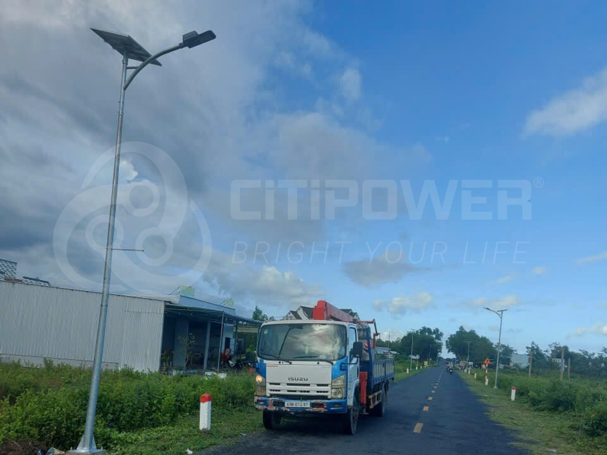 Dự án 161 bộ đèn đường năng lượng mặt trời CTP-OSCAR-LON tại Tân Thuận, Cà Mau.
