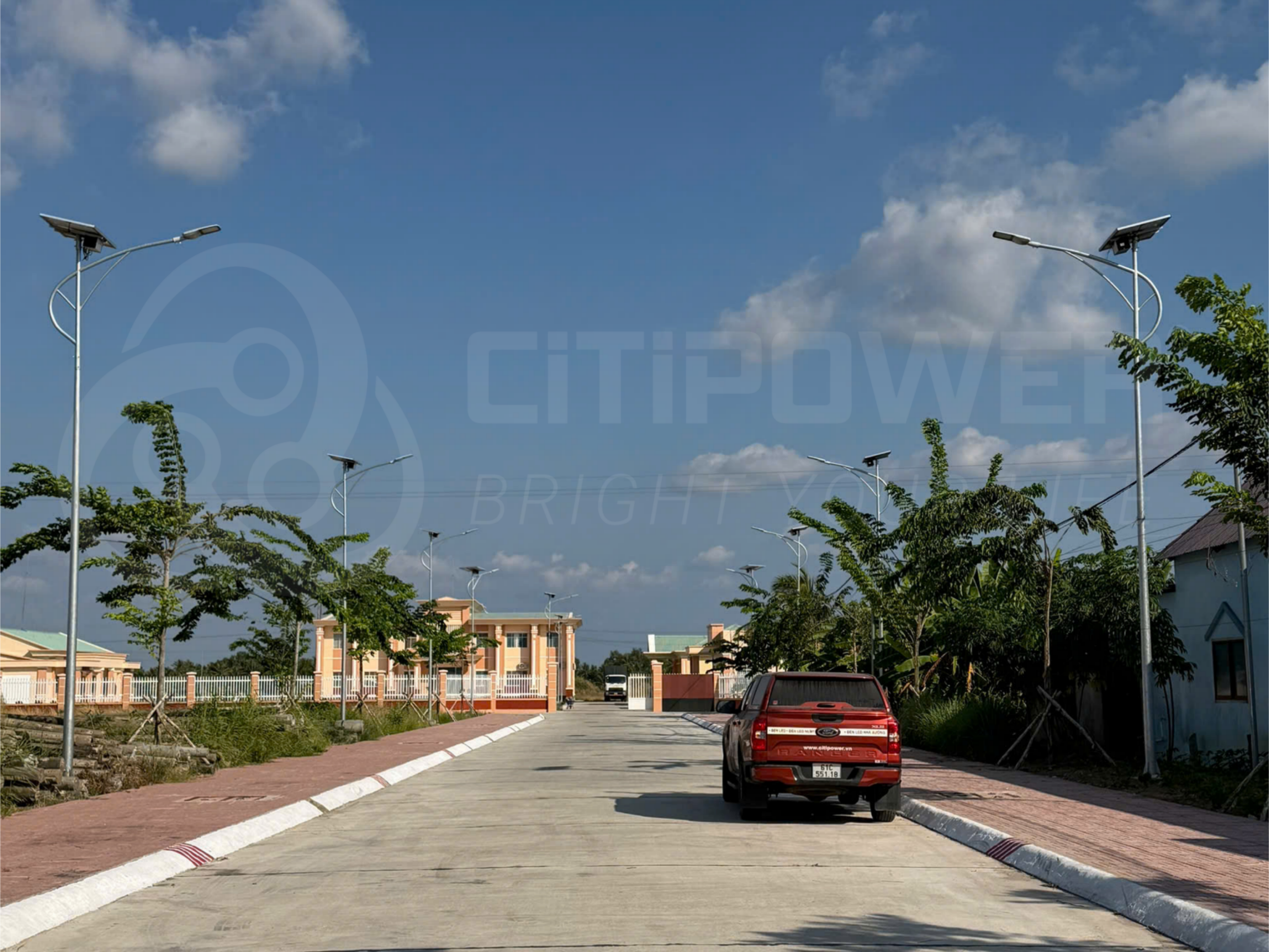 Công trình đèn đường năng lượng mặt trời CiTiPOWER tại An Biên, Kiên Giang với hệ thống chiếu sáng trên tuyến đường nội khu.